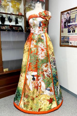 Japanese Kimono Dress Uchikake [Crane,Floral]