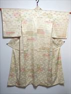 No.06034Komon Off white [Pattern] Silk<br>Used kimono. There is a stain.