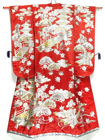 No.01024Uchikake Red [Crane] Silk<br>Used Kimono